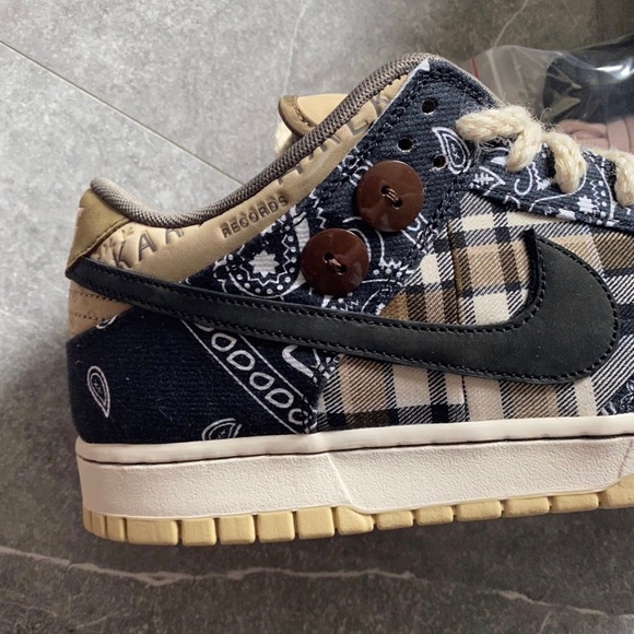 Travis Scott X SB Dunk Low - Picture 4 of 16